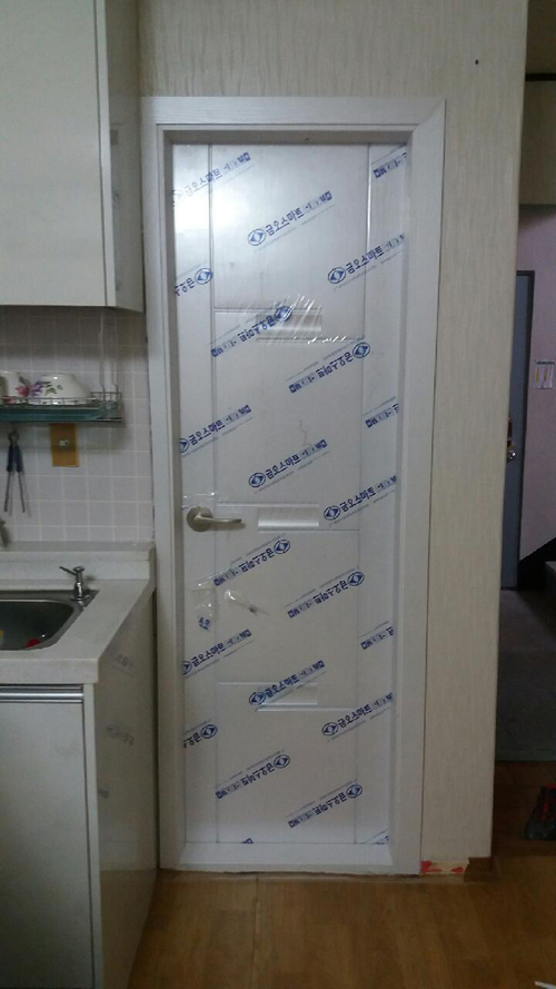 [화장실 문짝]성동구 성수동 화장실 문틀문짝 시공하였습니다