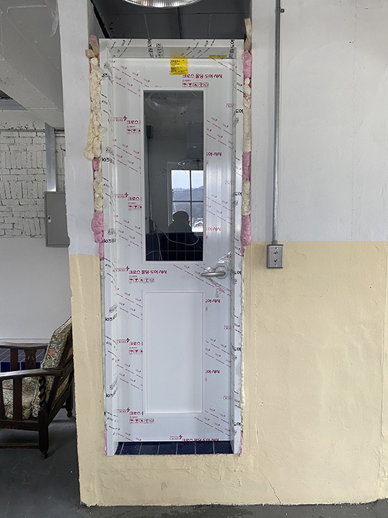 [타공도어] 광주에 있는 스튜디오에 문틀문짝 시공하였습니다